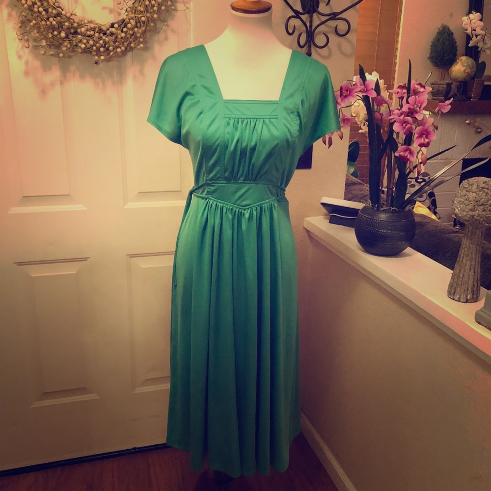 Rare Vintage Bernshaw Kelly Green Dress !!